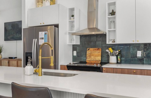Missionary Ridge House | Luxury Modern, Down Town Retreat, Pet Friendly