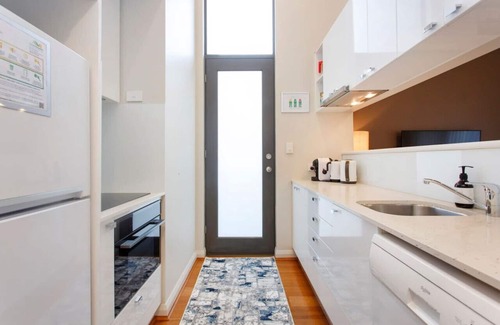 South Fremantle Apartment | Luxury Modern Escapia