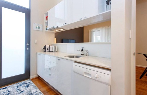 South Fremantle Apartment | Luxury Modern Escapia