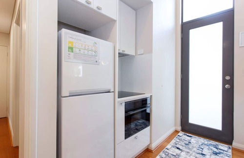 South Fremantle Apartment | Luxury Modern Escapia