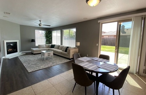 Rancho Cordova House | Luxury Modern Home w/ Parking Min Away From Hwy