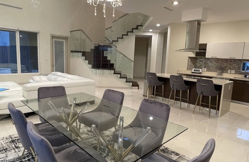 McAllen House | Luxury Modern Home/Pool/3 King Beds