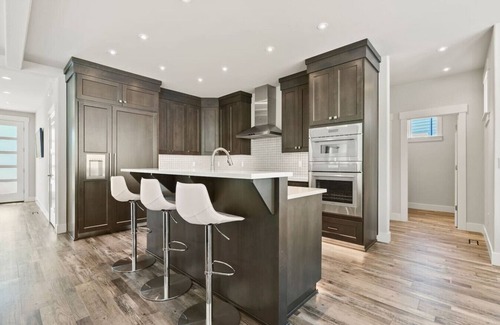 McMinnville House | Luxury Modern Home Near Wineries, Fine Dining, Shopping and Downtown McMinnville