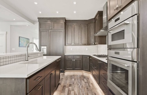 McMinnville House | Luxury Modern Home Near Wineries, Fine Dining, Shopping and Downtown McMinnville