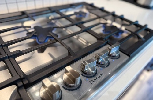 McMinnville House | Luxury Modern Home Near Wineries, Fine Dining, Shopping and Downtown McMinnville