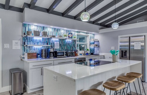 Oak Park - Northwood House | Luxury Modern Home with Heated Pool/Hot Tub, Pool Table, Poker Room & Games