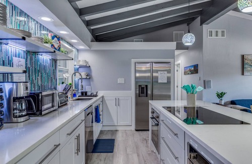 Oak Park - Northwood House | Luxury Modern Home with Heated Pool/Hot Tub, Pool Table, Poker Room & Games