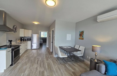 Central Okanagan Apartment | Luxury modern loft. Located on a plateau with stunning views over lakesn