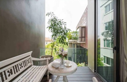 Ekkamai Villa | Luxury Modern Pool Jacuzzi Villa 5BR Thonglor