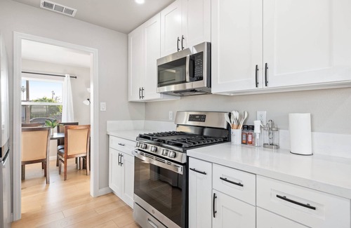 Monrovia House | Luxury Modern Retreat w Spacious Yard Premium Comfort