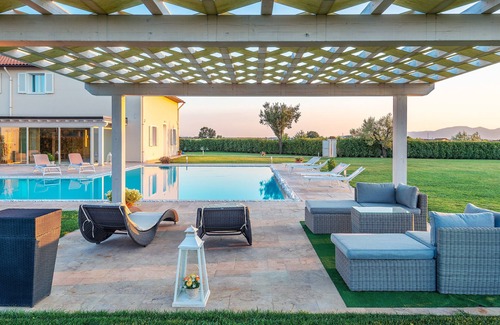 Monsummano Terme Villa | Luxury modern villa with A/C, pool, Jacuzzi, Sauna and Turkish bath near Lucca