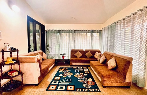 Kadadhe House | luxury mountain and dam view, family friendly with huge swimming pool villa.