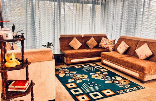 Kadadhe House | luxury mountain and dam view, family friendly with huge swimming pool villa.