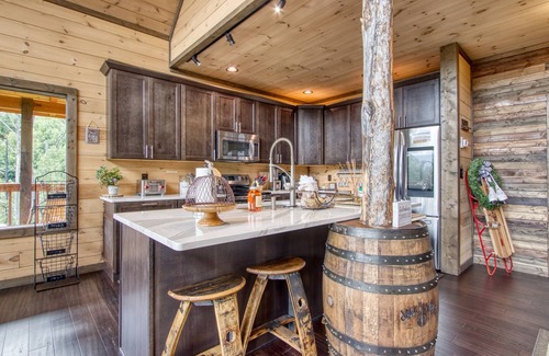 Gatlinburg Cabin | Luxury Mountain Cabin, Stunning Views, Man Cave, Theater Room, Hot Tub and More!