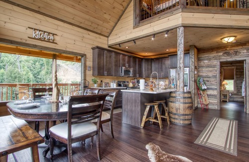 Gatlinburg Cabin | Luxury Mountain Cabin, Stunning Views, Man Cave, Theater Room, Hot Tub and More!