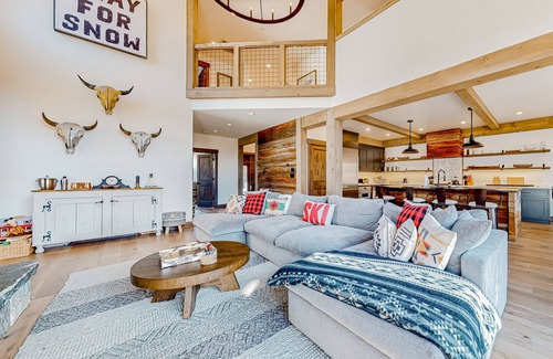 Bolingbrook Condo | Luxury mountain home with fireplace, children's items, & expansive outdoor space
