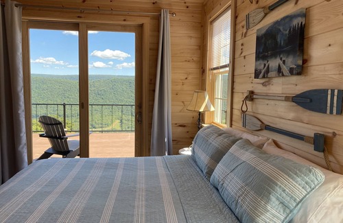 James Creek Cabin | Luxury Mountain Lake Home! Mt.topView!Hot Tub,FirePit,Putting Green,Pickleball