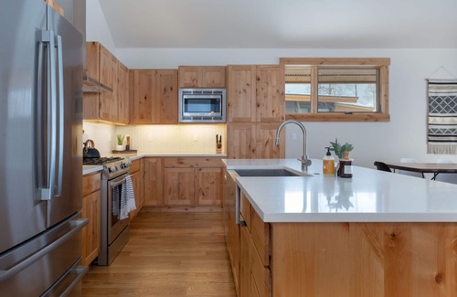 Silverthorne House | Luxury Mountain Retreat - pool+hot tubs