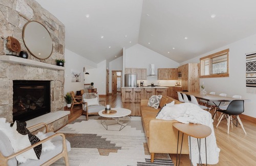 Silverthorne House | Luxury Mountain Retreat - pool+hot tubs