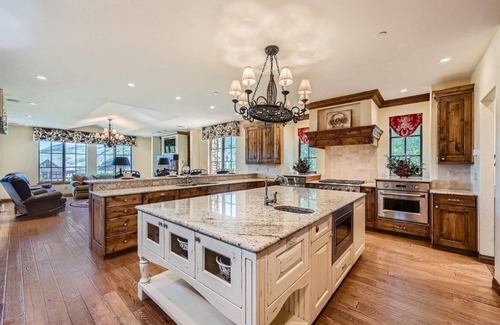 Silverthorne House | Luxury Mountain Retreat – Minutes from 5 World-Class Ski Resorts!