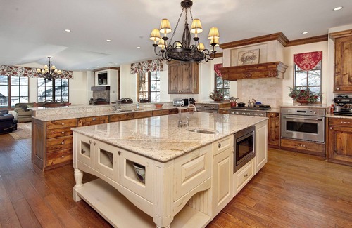 Silverthorne House | Luxury Mountain Retreat – Minutes from 5 World-Class Ski Resorts!