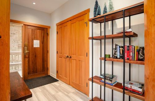 Nordic Estates House | Luxury Mountain Retreat with PRIVATE Hot Tub by Harmony Whistler