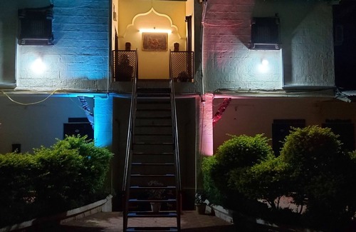 Mahabaleshwar House | Luxury Mountain View rooms with balcony