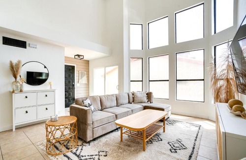 Paradise Valley Village House | Luxury Mountain-View Phoenix Hideaway