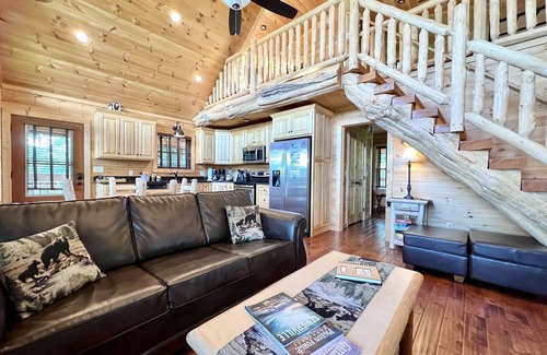 Gatlinburg - Pigeon Forge Cabin | Luxury Mountaintop Getaway with, Fire Pit, New Hot Tub, WiFi & Gorgeous Views!