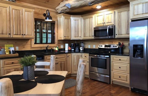 Gatlinburg - Pigeon Forge Cabin | Luxury Mountaintop Getaway with, Fire Pit, New Hot Tub, WiFi & Gorgeous Views!