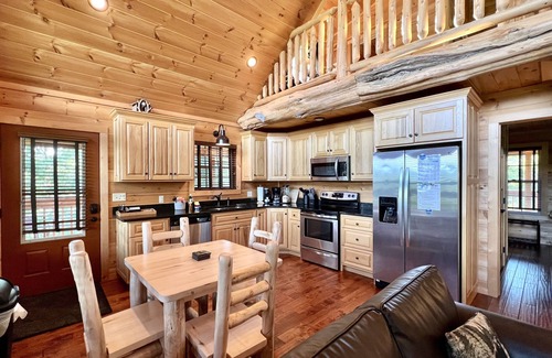 Gatlinburg - Pigeon Forge Cabin | Luxury Mountaintop Getaway with, Fire Pit, New Hot Tub, WiFi & Gorgeous Views!