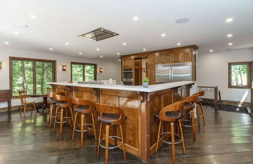 Muskoka Lakes Cottage | Luxury Muskoka Dream Cottage Hottub Best Sunsets