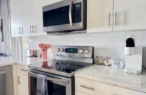 Old Fourth Ward Apartment | Luxury New 1B1B Private Balcony w Washer Dryer 525Pkwy