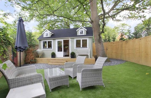 Claygate Cabin | Luxury new lodge set in private walled garden