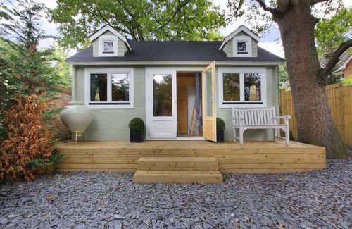 Claygate Cabin | Luxury new lodge set in private walled garden