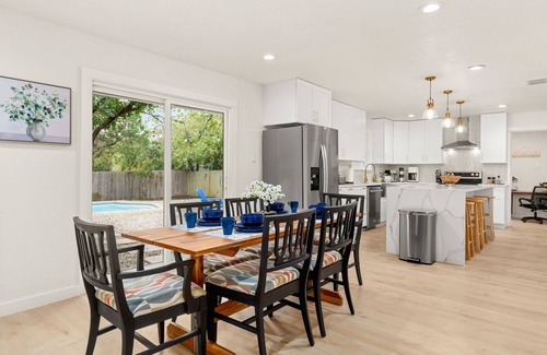 Oakwell Farms House | Luxury Newly Renovated Home w/Private Pool+Fire Pit+BBQ Near Downtown&Airport