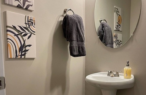 Johns Creek Apartment | Luxury Oasis - King & Queen Suites near the Avalon