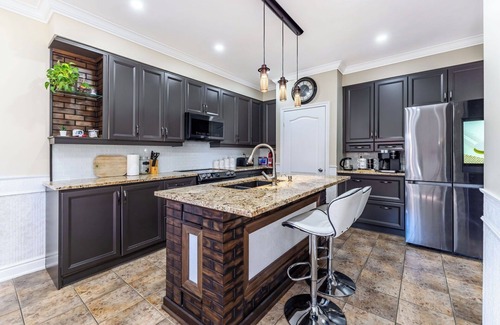 Brampton House | Luxury Oasis Retreat for entire family with Heated Saltwater Pool