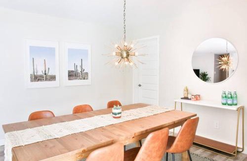Cox Heights House | Luxury Oasis with Pool Sleeps 7 - Close to Old Town