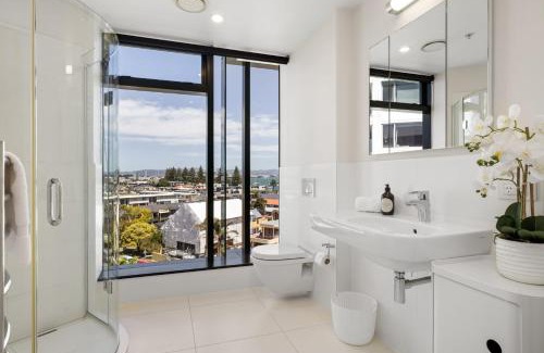 Mount Maunganui Apartment | Luxury Ocean & Harbour Views - Heated Pool, Main Beach & Gym