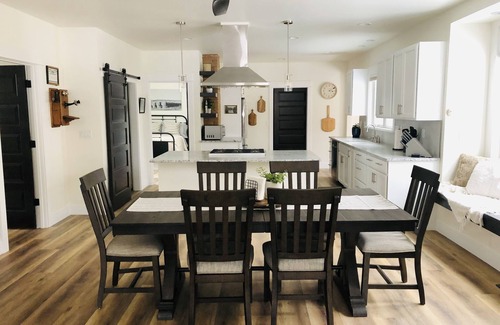 Bozeman House | Luxury on Main, remodeled, homey, fresh and bright!