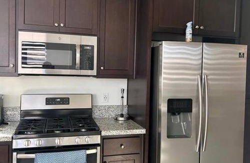 Tracy Apartment | Luxury one bed/bath with Garage & Washer/Dryer