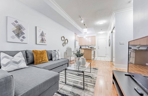 Downtown Mississauga Condo | Luxury One Bedroom Condo Near Square One/Paking