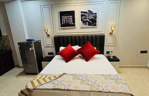 DLF City Apartment | Luxury One Bedroom Hideaway