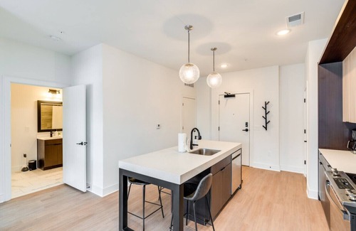 Central Business District Apartment | Luxury OTR Condo w/Pool, Gym & Rooftop
