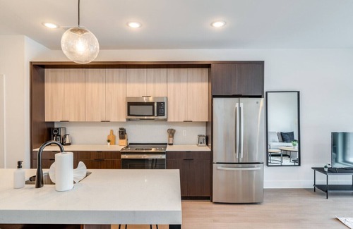 Central Business District Apartment | Luxury OTR Condo w/Pool, Gym & Rooftop
