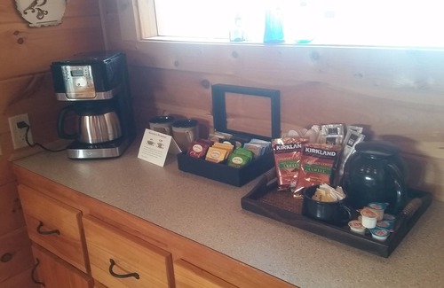 Morganton Cabin | Luxury Outdoor LR & BBQ, Mtn Top retreat- MOOSEMAC - 7 person hot tub & more!