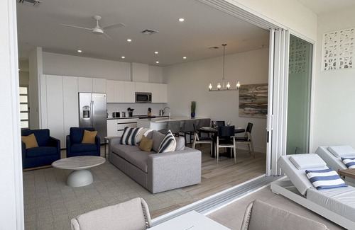 Northwest Point Condo | LUXURY/OVERSIZED - 1 Bed/1.5 Bath near AMAZING SHORE DIVING W/180° Ocean VIEWS
