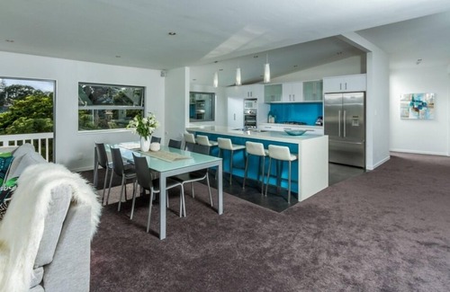 Mairangi Bay House | Luxury Paradise by the Sea