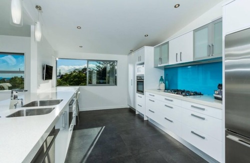 Mairangi Bay House | Luxury Paradise by the Sea